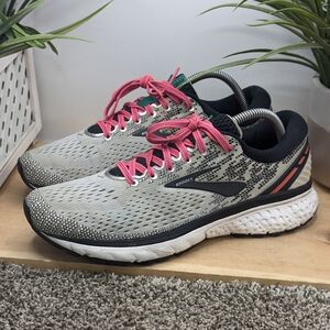 Brooks Ghost 11 Women's Size 10 Running Walking Shoes Casual Gym Walking